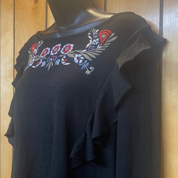LC Lauren Conrad • Black Floral Embroidered Blouse size Large - Picture 6 of 6